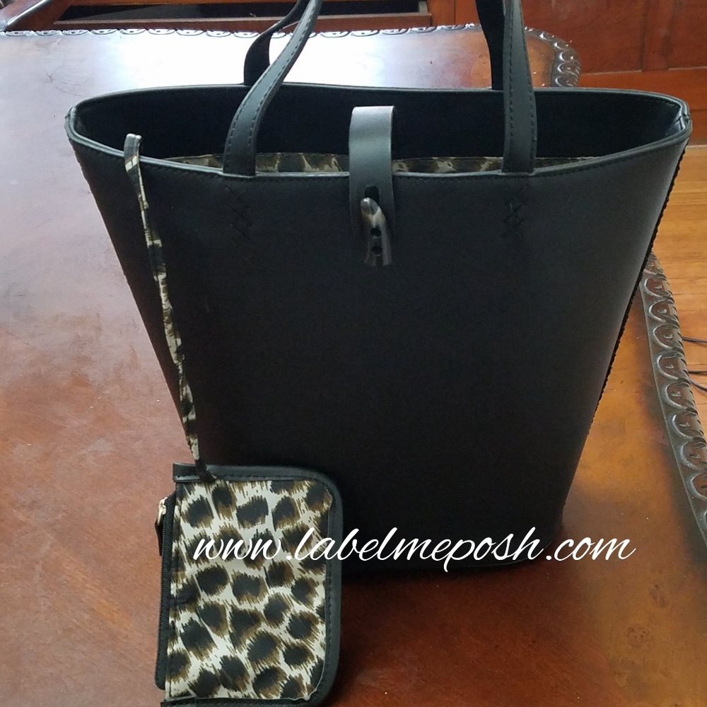 Bucket Bag With Matching Wallet - image 4